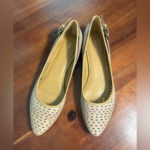 Nine West, pointed toe women’s flat, women’s size 11.